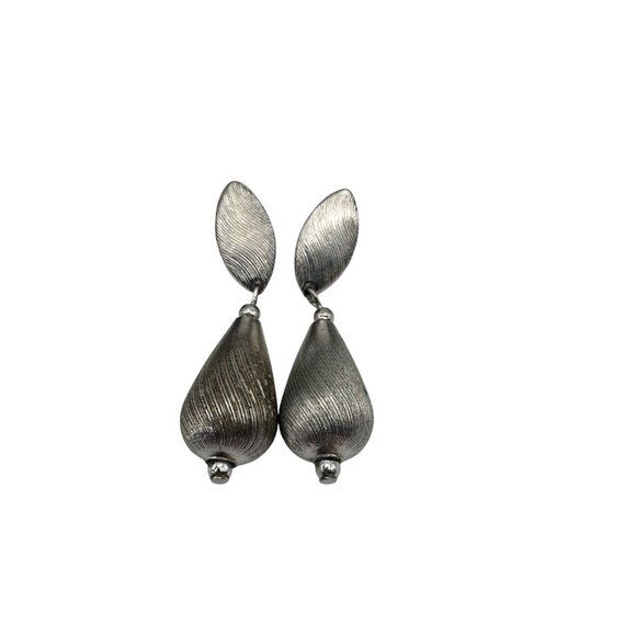 Silver Clip On Dangle Earrings Textured Metal Leaf Drop Lightweight Vintage - Picture 2 of 3